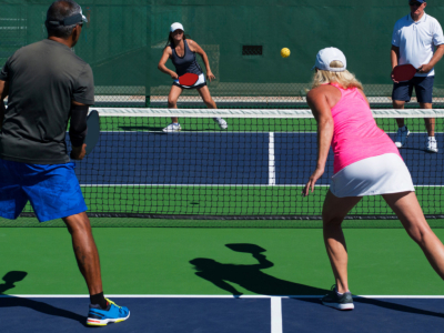 Le pickleball comme activité de fitness pour tous les âges